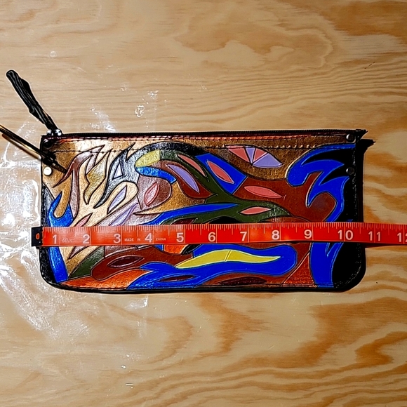 Handmade Genuine Leather clutch & earrings set - Picture 5 of 6